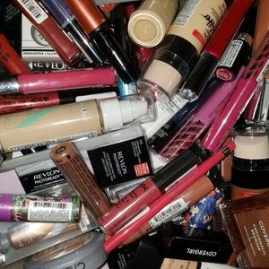 Wholesale drug store 10 piece makeup lot